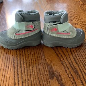 The North Face toddler boots - size 6
